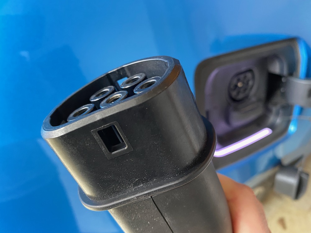 Verriegelungsloch an einem Typ 2-Stecker