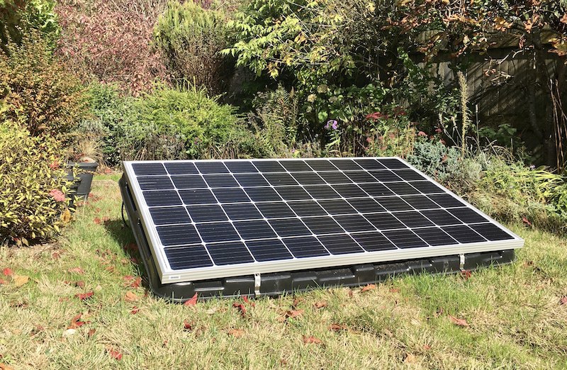 Eine Mini-PV-Anlage im Garten